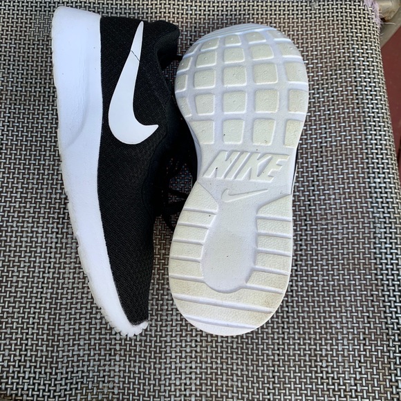 ❗️SOLD❗️Nike Tanjun Sneakers - Picture 5 of 5